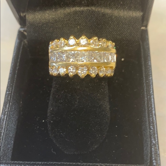 18K Solid Gold Diamonds wedding Ring - Picture 2 of 7
